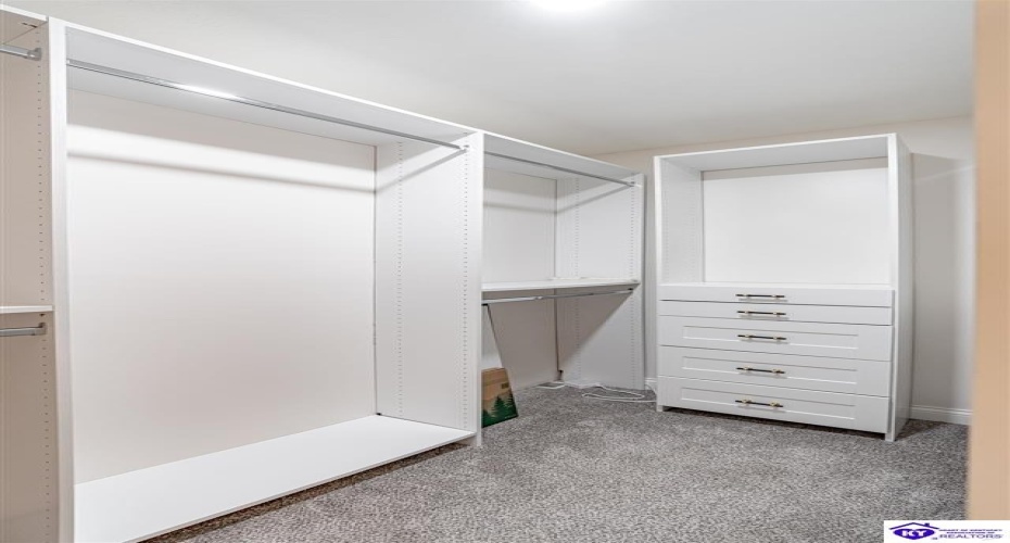 Columbine Court, Brandenburg, Kentucky 40108, ,2 BathroomsBathrooms,For Sale,Columbine Court,HK24004037