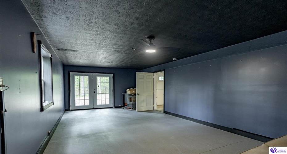 Columbine Court, Brandenburg, Kentucky 40108, ,2 BathroomsBathrooms,For Sale,Columbine Court,HK24004037