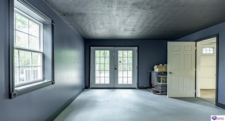 Columbine Court, Brandenburg, Kentucky 40108, ,2 BathroomsBathrooms,For Sale,Columbine Court,HK24004037