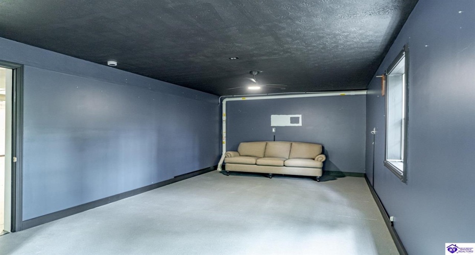 Columbine Court, Brandenburg, Kentucky 40108, ,2 BathroomsBathrooms,For Sale,Columbine Court,HK24004037