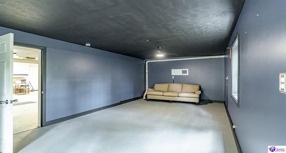 Columbine Court, Brandenburg, Kentucky 40108, ,2 BathroomsBathrooms,For Sale,Columbine Court,HK24004037