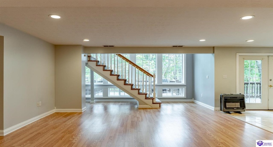 Columbine Court, Brandenburg, Kentucky 40108, ,2 BathroomsBathrooms,For Sale,Columbine Court,HK24004037