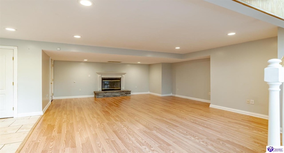 Columbine Court, Brandenburg, Kentucky 40108, ,2 BathroomsBathrooms,For Sale,Columbine Court,HK24004037