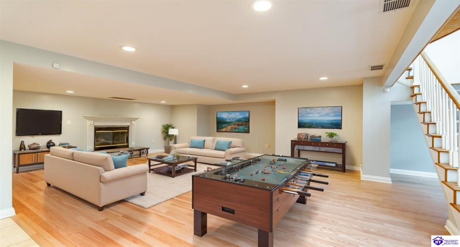 Columbine Court, Brandenburg, Kentucky 40108, ,2 BathroomsBathrooms,For Sale,Columbine Court,HK24004037