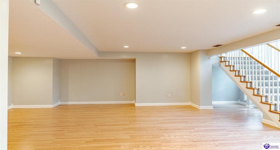 Columbine Court, Brandenburg, Kentucky 40108, ,2 BathroomsBathrooms,For Sale,Columbine Court,HK24004037