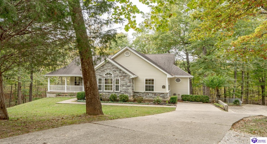 Columbine Court, Brandenburg, Kentucky 40108, ,2 BathroomsBathrooms,For Sale,Columbine Court,HK24004037