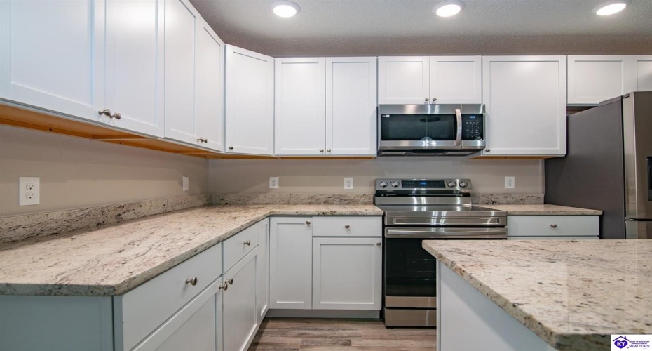 Hickory Hill Drive, Elizabethtown, Kentucky 42701, ,2 BathroomsBathrooms,For Sale,Hickory Hill Drive,HK24004205