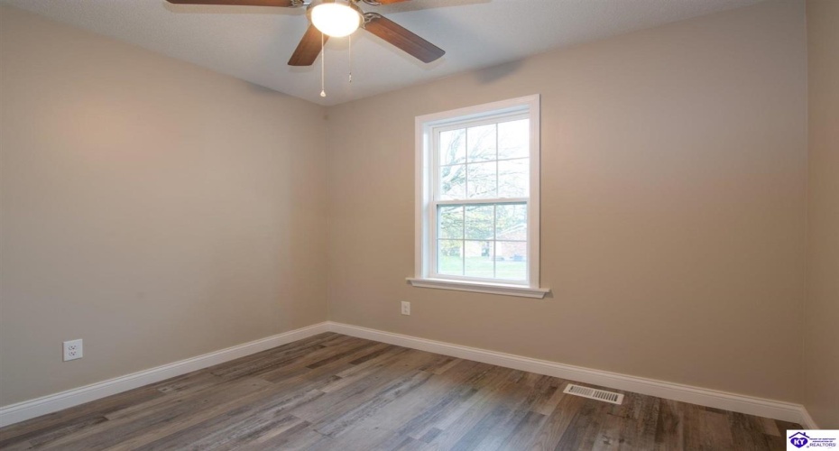 Hickory Hill Drive, Elizabethtown, Kentucky 42701, ,2 BathroomsBathrooms,For Sale,Hickory Hill Drive,HK24004205