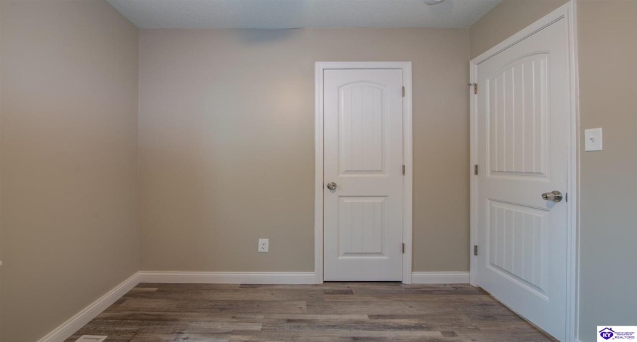 Hickory Hill Drive, Elizabethtown, Kentucky 42701, ,2 BathroomsBathrooms,For Sale,Hickory Hill Drive,HK24004205