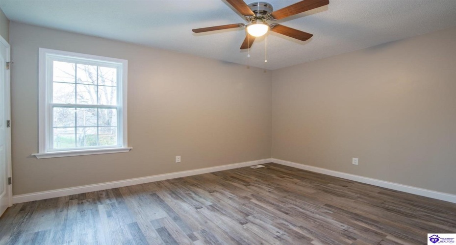 Hickory Hill Drive, Elizabethtown, Kentucky 42701, ,2 BathroomsBathrooms,For Sale,Hickory Hill Drive,HK24004205