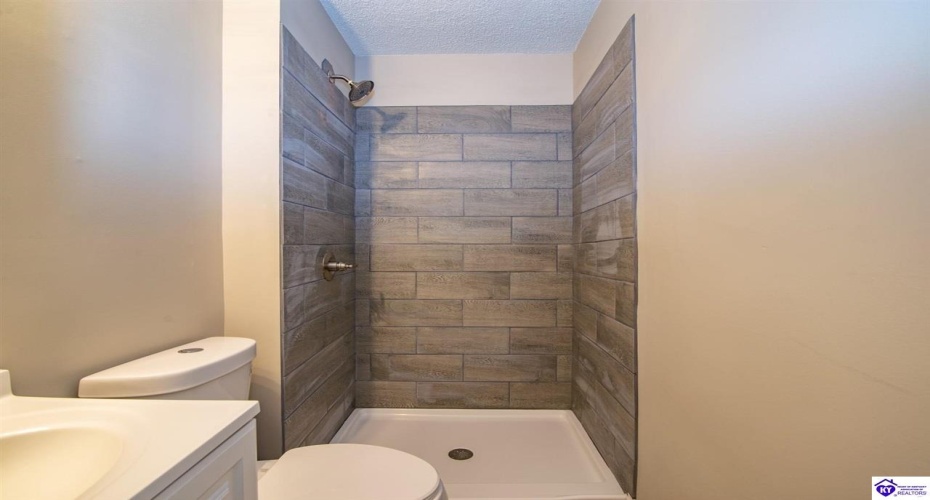 Hickory Hill Drive, Elizabethtown, Kentucky 42701, ,2 BathroomsBathrooms,For Sale,Hickory Hill Drive,HK24004205