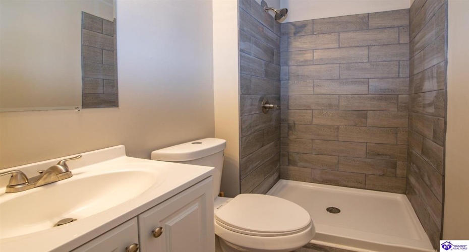 Hickory Hill Drive, Elizabethtown, Kentucky 42701, ,2 BathroomsBathrooms,For Sale,Hickory Hill Drive,HK24004205