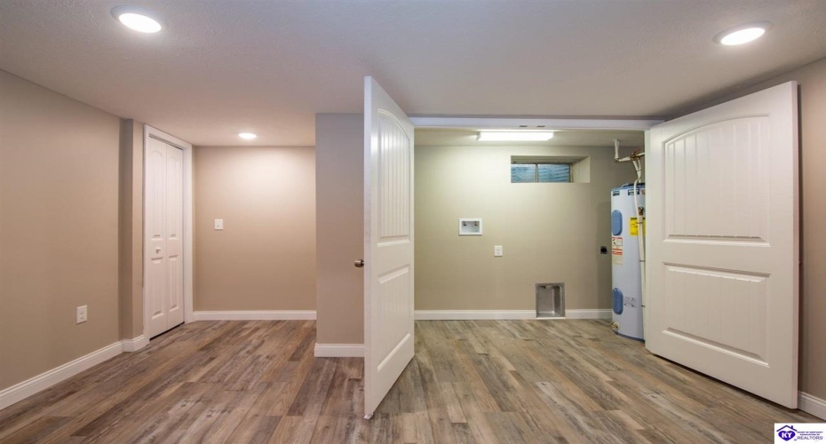 Hickory Hill Drive, Elizabethtown, Kentucky 42701, ,2 BathroomsBathrooms,For Sale,Hickory Hill Drive,HK24004205