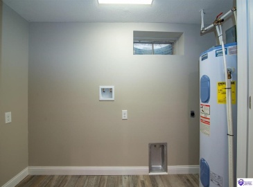 Hickory Hill Drive, Elizabethtown, Kentucky 42701, ,2 BathroomsBathrooms,For Sale,Hickory Hill Drive,HK24004205