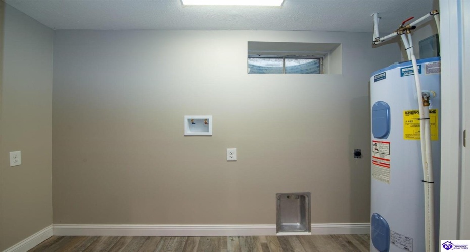 Hickory Hill Drive, Elizabethtown, Kentucky 42701, ,2 BathroomsBathrooms,For Sale,Hickory Hill Drive,HK24004205