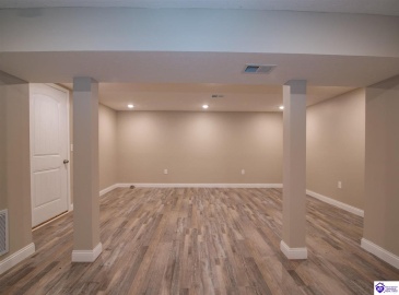 Hickory Hill Drive, Elizabethtown, Kentucky 42701, ,2 BathroomsBathrooms,For Sale,Hickory Hill Drive,HK24004205