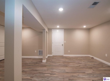 Hickory Hill Drive, Elizabethtown, Kentucky 42701, ,2 BathroomsBathrooms,For Sale,Hickory Hill Drive,HK24004205