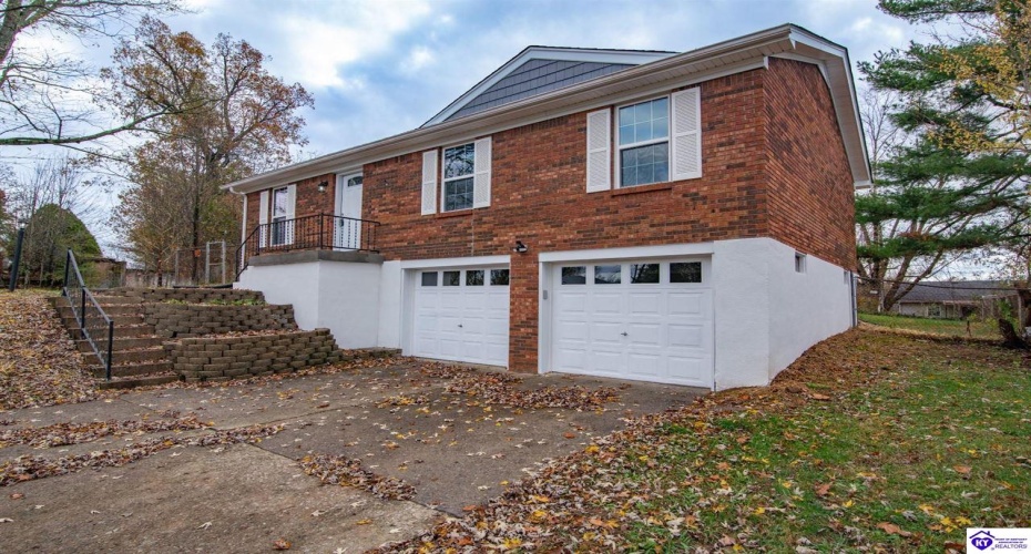 Hickory Hill Drive, Elizabethtown, Kentucky 42701, ,2 BathroomsBathrooms,For Sale,Hickory Hill Drive,HK24004205