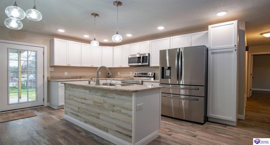 Hickory Hill Drive, Elizabethtown, Kentucky 42701, ,2 BathroomsBathrooms,For Sale,Hickory Hill Drive,HK24004205