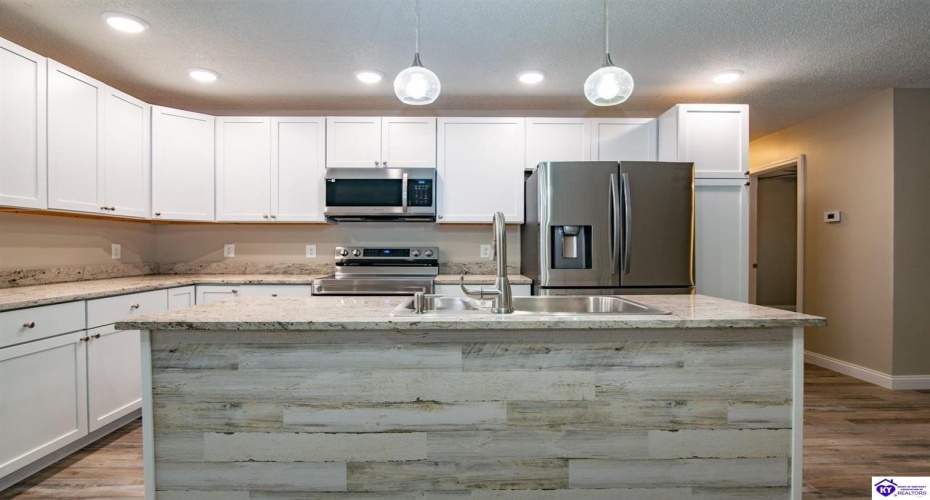 Hickory Hill Drive, Elizabethtown, Kentucky 42701, ,2 BathroomsBathrooms,For Sale,Hickory Hill Drive,HK24004205