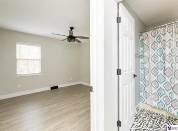 Shelton Road, Radcliff, Kentucky 40160, ,2 BathroomsBathrooms,For Sale,Shelton Road,HK24004206