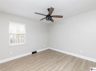 Shelton Road, Radcliff, Kentucky 40160, ,2 BathroomsBathrooms,For Sale,Shelton Road,HK24004206