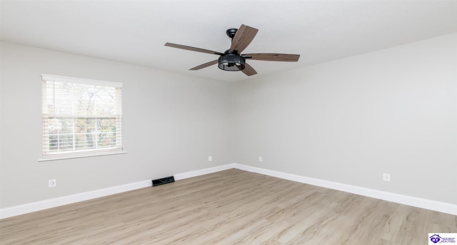 Shelton Road, Radcliff, Kentucky 40160, ,2 BathroomsBathrooms,For Sale,Shelton Road,HK24004206