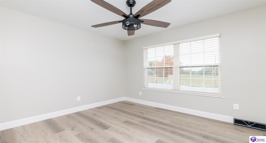 Shelton Road, Radcliff, Kentucky 40160, ,2 BathroomsBathrooms,For Sale,Shelton Road,HK24004206