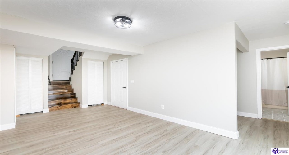 Shelton Road, Radcliff, Kentucky 40160, ,2 BathroomsBathrooms,For Sale,Shelton Road,HK24004206