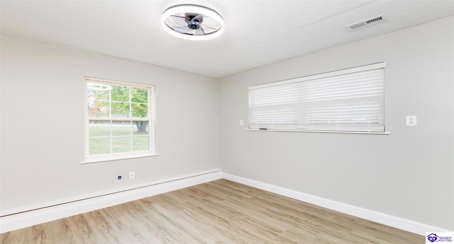 Shelton Road, Radcliff, Kentucky 40160, ,2 BathroomsBathrooms,For Sale,Shelton Road,HK24004206