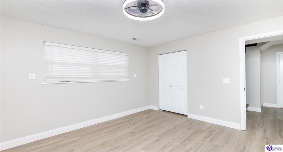 Shelton Road, Radcliff, Kentucky 40160, ,2 BathroomsBathrooms,For Sale,Shelton Road,HK24004206