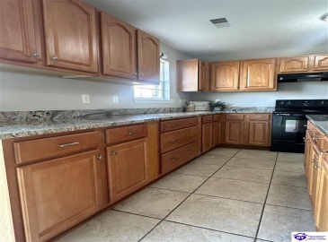 Peak Ln, Vine Grove, Kentucky 40175, ,2 BathroomsBathrooms,For Sale,Peak Ln,HK24004209