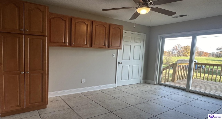 Peak Ln, Vine Grove, Kentucky 40175, ,2 BathroomsBathrooms,For Sale,Peak Ln,HK24004209