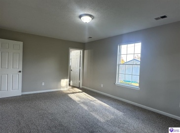 Peak Ln, Vine Grove, Kentucky 40175, ,2 BathroomsBathrooms,For Sale,Peak Ln,HK24004209