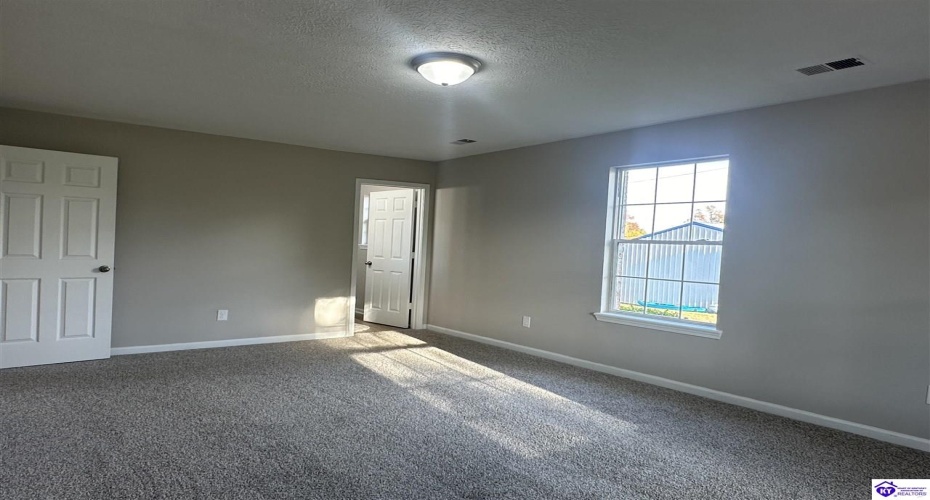 Peak Ln, Vine Grove, Kentucky 40175, ,2 BathroomsBathrooms,For Sale,Peak Ln,HK24004209