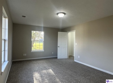 Peak Ln, Vine Grove, Kentucky 40175, ,2 BathroomsBathrooms,For Sale,Peak Ln,HK24004209