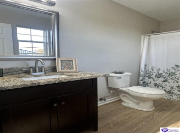 Peak Ln, Vine Grove, Kentucky 40175, ,2 BathroomsBathrooms,For Sale,Peak Ln,HK24004209