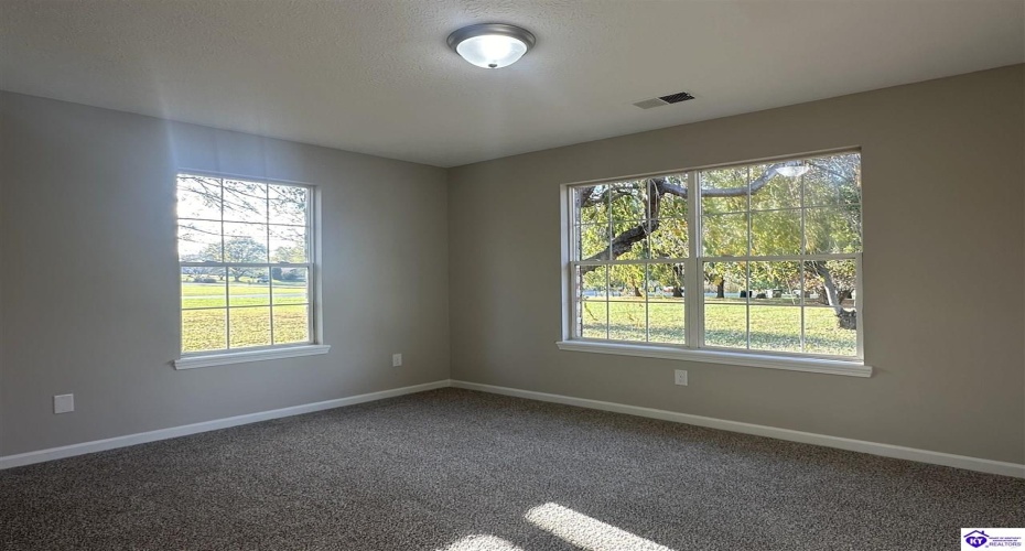 Peak Ln, Vine Grove, Kentucky 40175, ,2 BathroomsBathrooms,For Sale,Peak Ln,HK24004209