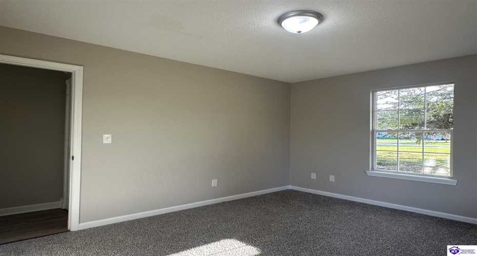 Peak Ln, Vine Grove, Kentucky 40175, ,2 BathroomsBathrooms,For Sale,Peak Ln,HK24004209