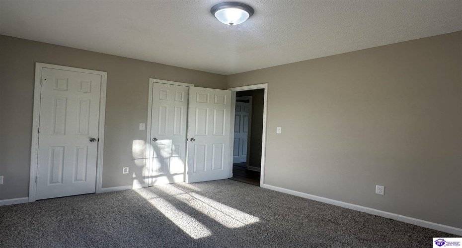 Peak Ln, Vine Grove, Kentucky 40175, ,2 BathroomsBathrooms,For Sale,Peak Ln,HK24004209