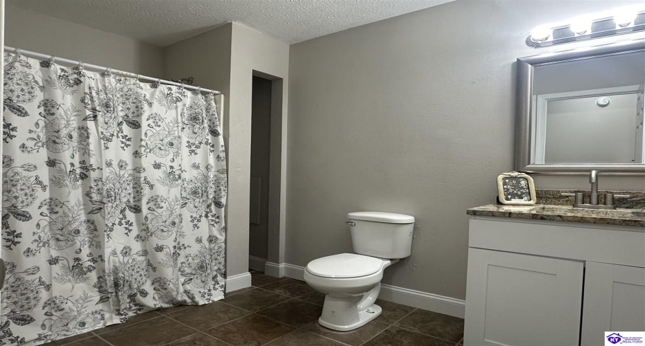 Peak Ln, Vine Grove, Kentucky 40175, ,2 BathroomsBathrooms,For Sale,Peak Ln,HK24004209