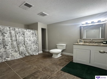 Peak Ln, Vine Grove, Kentucky 40175, ,2 BathroomsBathrooms,For Sale,Peak Ln,HK24004209