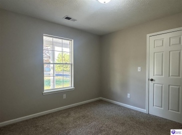 Peak Ln, Vine Grove, Kentucky 40175, ,2 BathroomsBathrooms,For Sale,Peak Ln,HK24004209