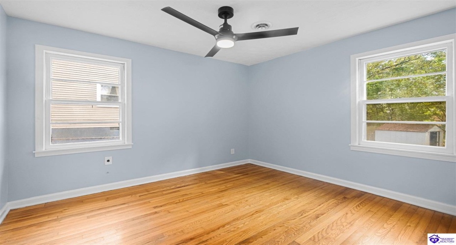 Village Drive, Elizabethtown, Kentucky 42701, ,1 BathroomBathrooms,For Sale,Village Drive,HK24004211