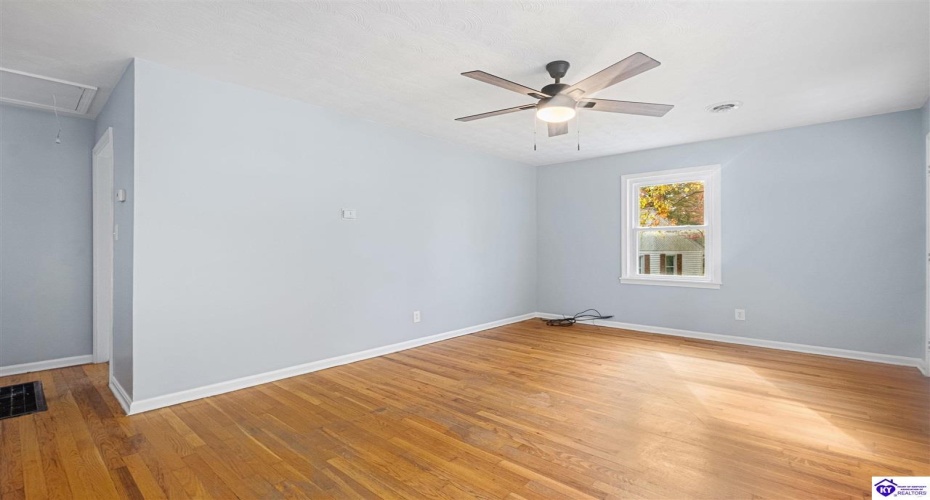 Village Drive, Elizabethtown, Kentucky 42701, ,1 BathroomBathrooms,For Sale,Village Drive,HK24004211