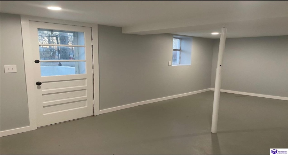 Village Drive, Elizabethtown, Kentucky 42701, ,1 BathroomBathrooms,For Sale,Village Drive,HK24004211