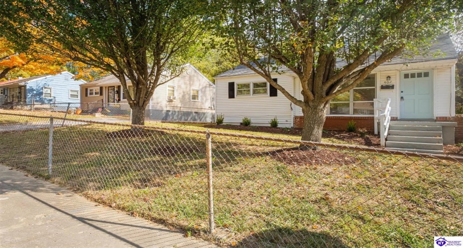 Village Drive, Elizabethtown, Kentucky 42701, ,1 BathroomBathrooms,For Sale,Village Drive,HK24004211