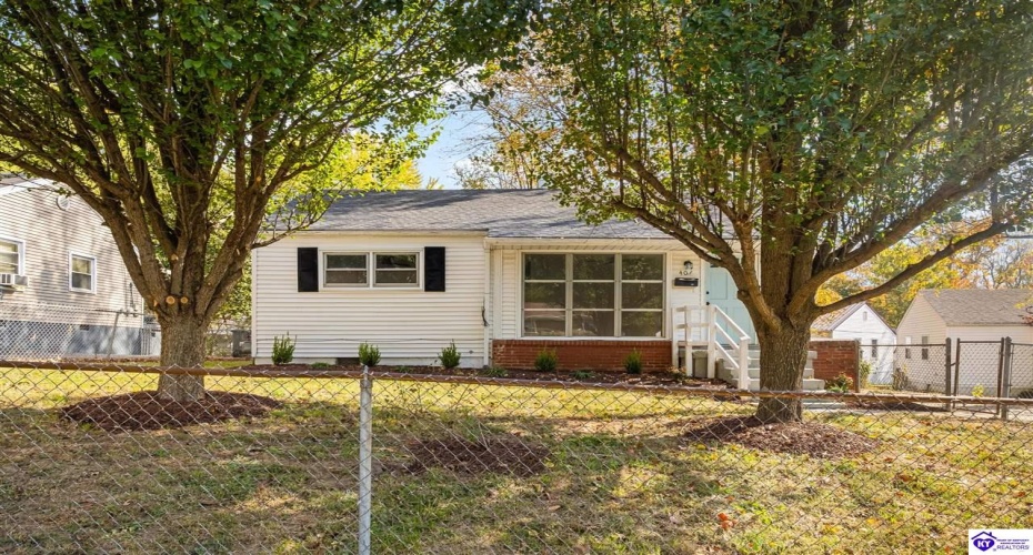 Village Drive, Elizabethtown, Kentucky 42701, ,1 BathroomBathrooms,For Sale,Village Drive,HK24004211