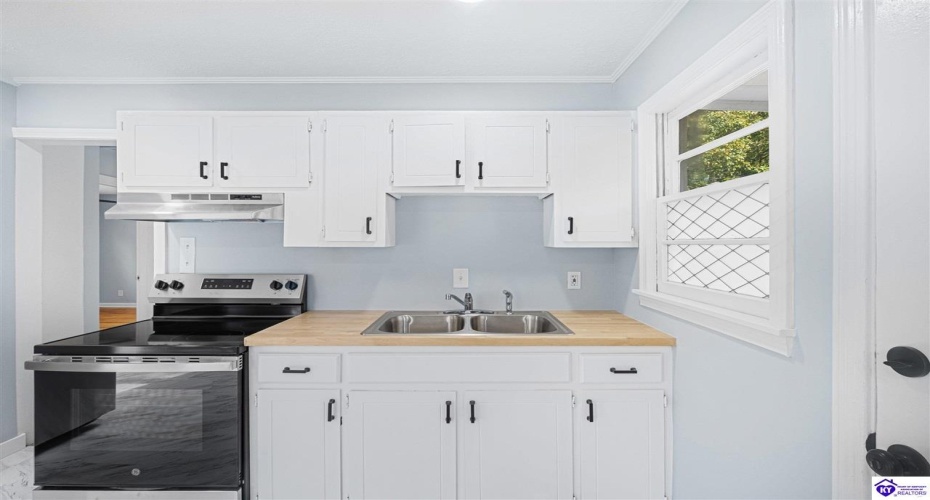 Village Drive, Elizabethtown, Kentucky 42701, ,1 BathroomBathrooms,For Sale,Village Drive,HK24004211