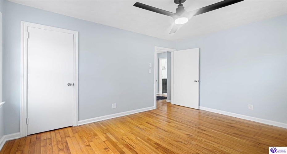 Village Drive, Elizabethtown, Kentucky 42701, ,1 BathroomBathrooms,For Sale,Village Drive,HK24004211